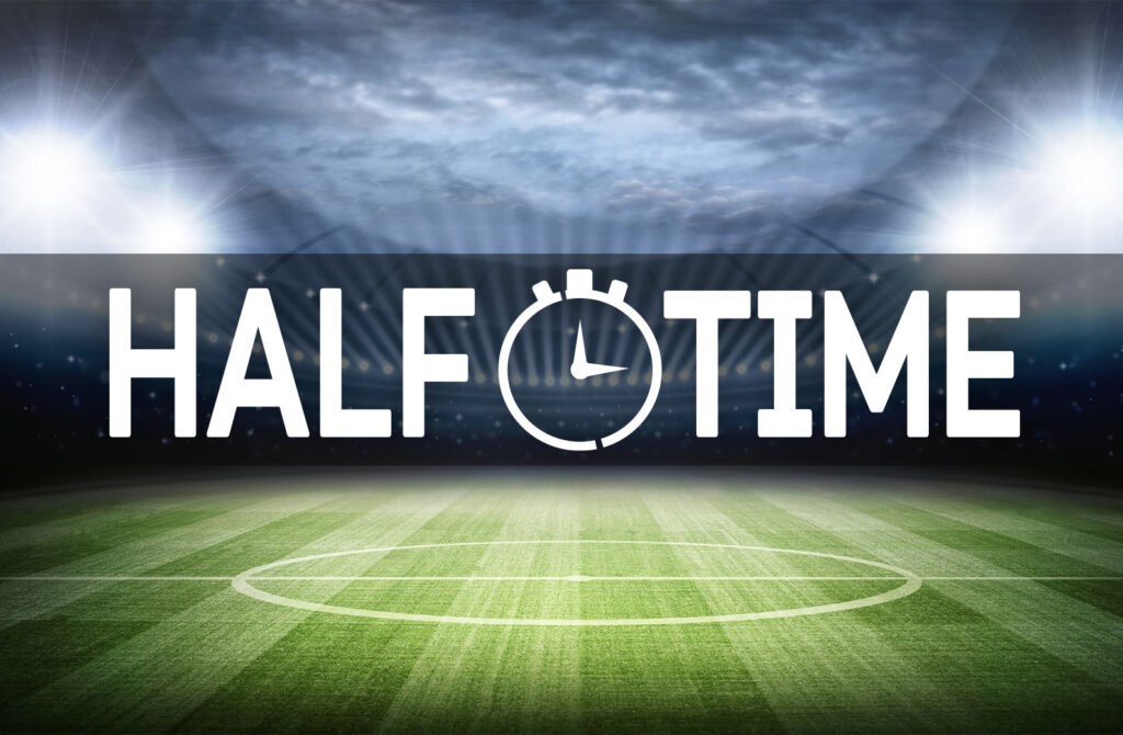 HT là viết tắt của cụm từ Half Time trong tiếng Anh